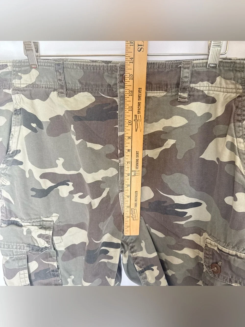 American Eagle Outfitters Beige and Olive Long Cargo Shorts Y2K Baggy 23” 40w - Picture 8 of 10